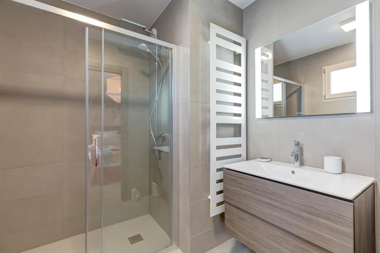 Serenity - 3 bedroom top floor apartment parking&lake view terrace Annecy Buitenkant foto