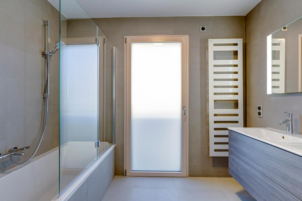 Serenity - 3 bedroom top floor apartment parking&lake view terrace Annecy Buitenkant foto